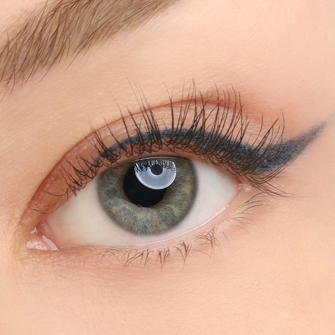 COSLINE Eyeliner Darkblue 118 on blue eyes