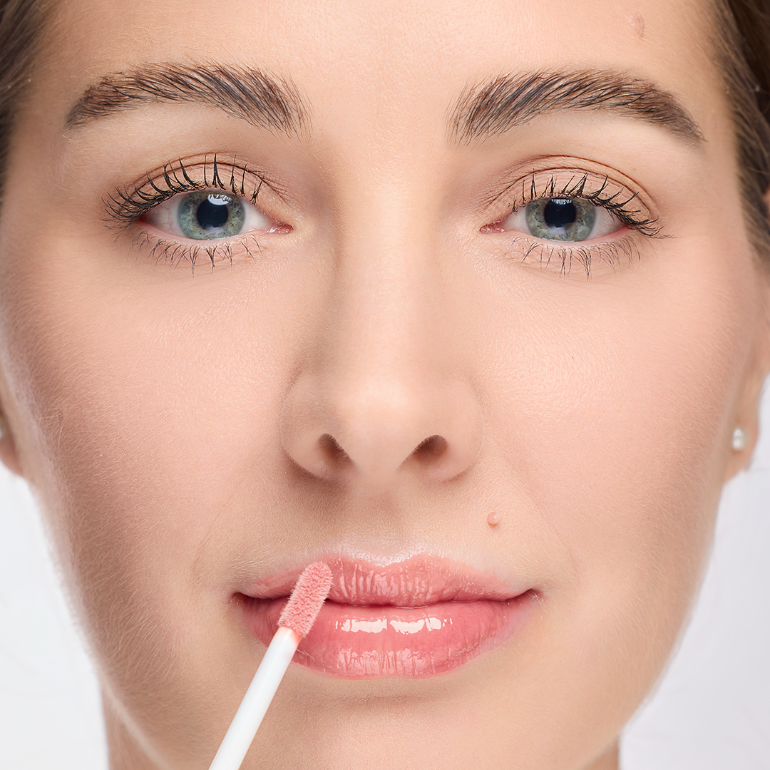 COSLINE | Lipgloss Coral 451 | Gesicht