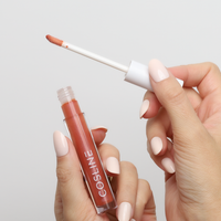 COSLINE | Lipgloss Coral 451 | Hand