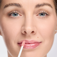 COSLINE | Lipgloss Magnolia Gesicht