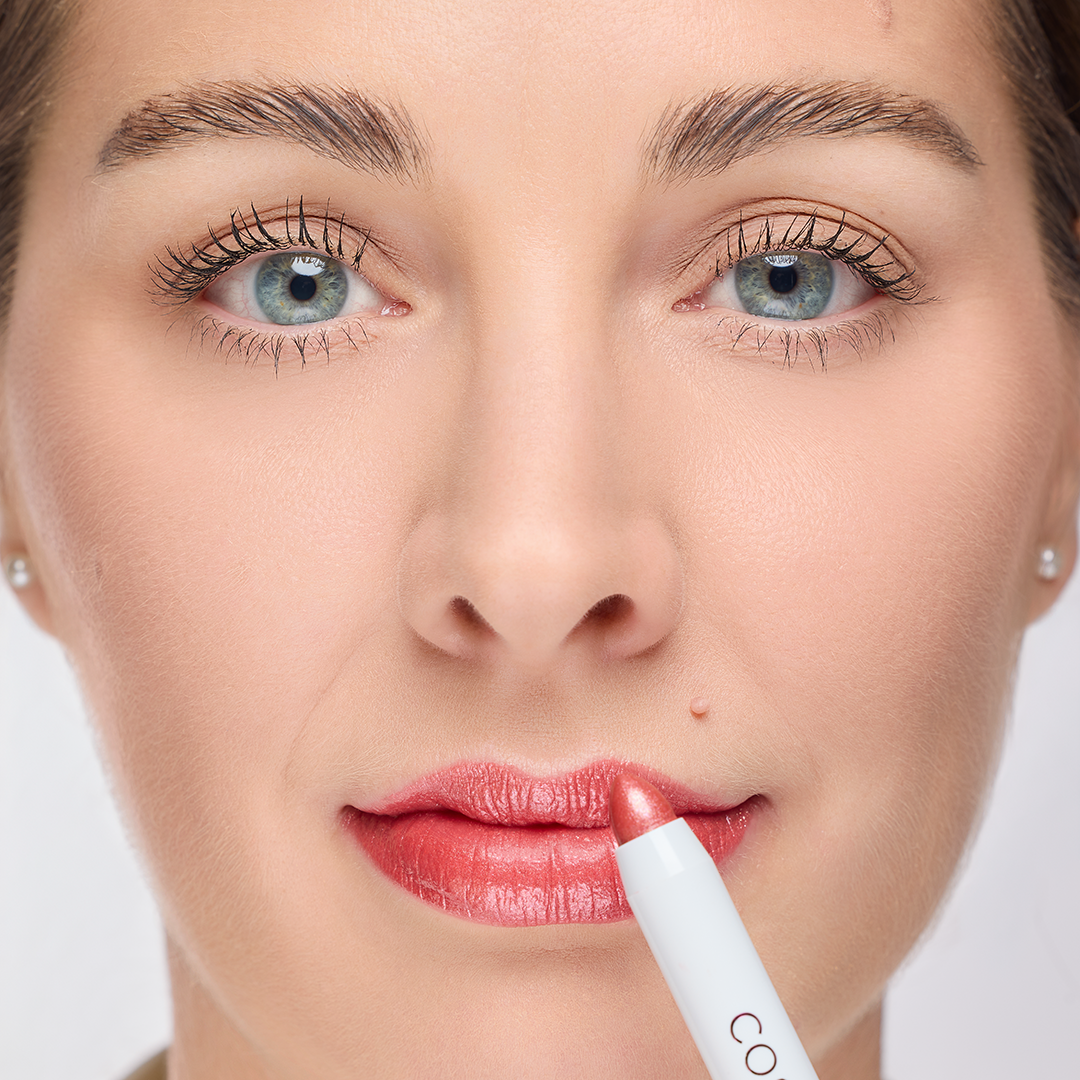COSLINE Lippenstift Amaryllis 407 | Gesicht