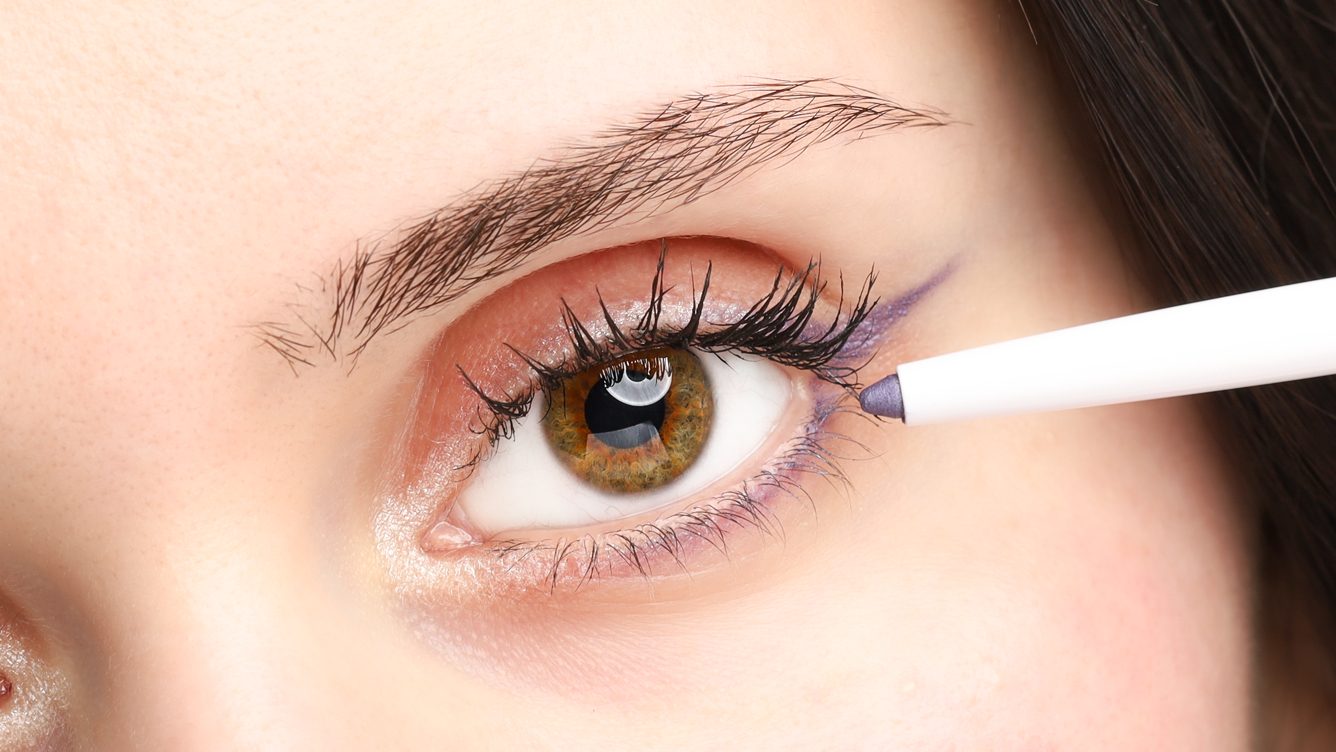 COSLINE Kajal Eyeliner Lila grünes Auge