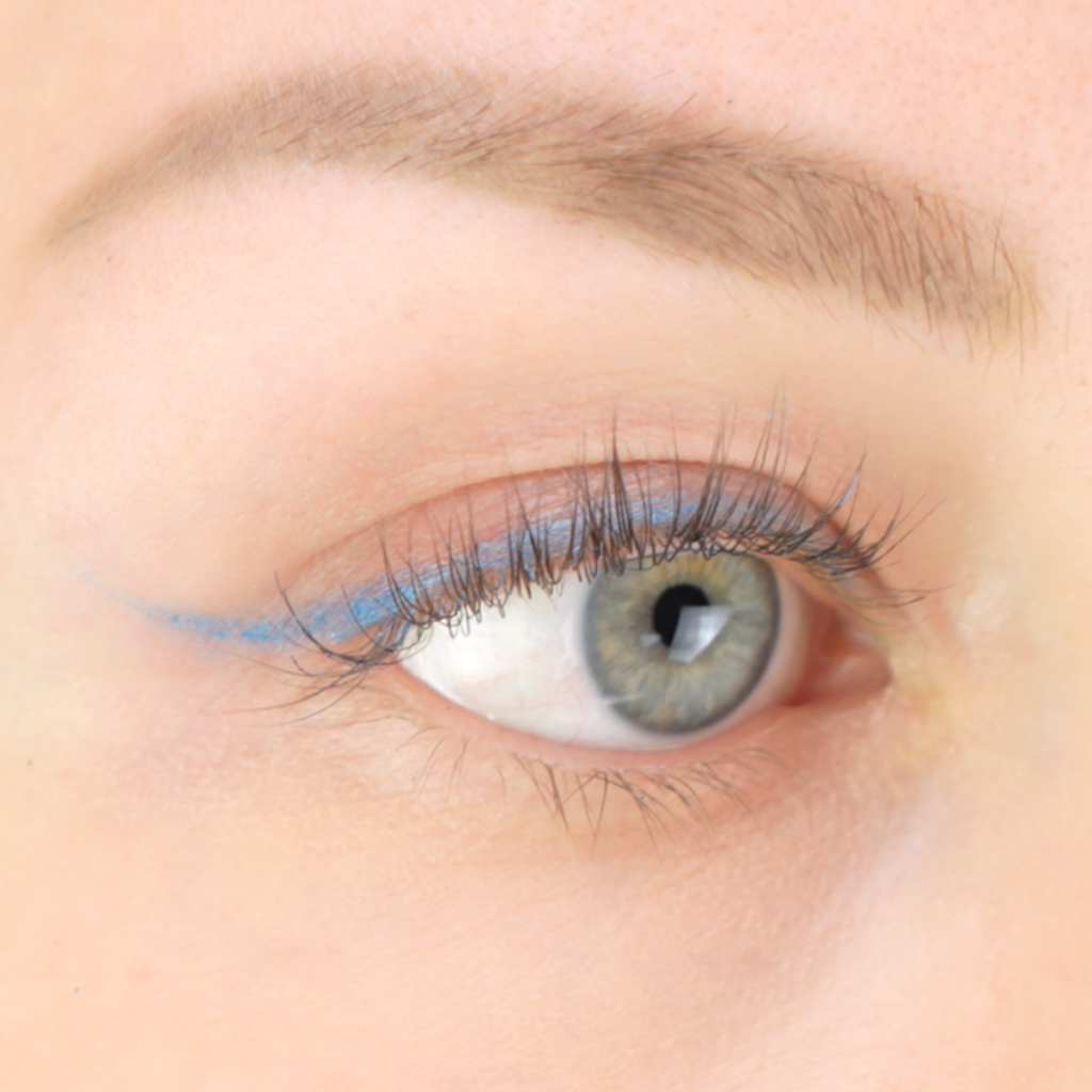COSLINE Kajal / Eyeliner Iceblue 111 Nahaufnahme